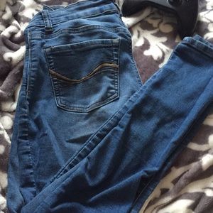 Skinny legged jeggings with small oil paint stain